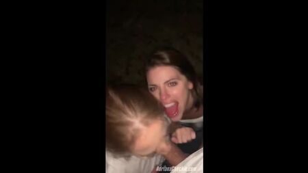 [Onlyfans] アドリアナ・チェチク＆メーガン・レイン - 公共の場でのフェラチオ、顔射