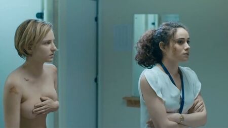 フェイ・マーセイのヌード – 『Glue』シーズン1 第2話・第3話 HD 1080p オンライン視聴 / フェイ・マーセイ – 『Glue』