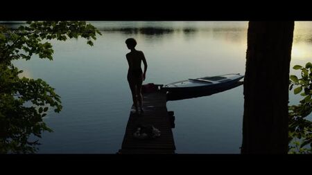 アニー・ヤング、ブリジット・ランディ＝ペインのヌード – 『Fix』（2019）HD 1080p オンライン視聴 / アニー・ヤング、ブリジット・ランディ＝ペイン – 『Justice』
