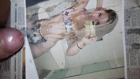 ダヴ・キャメロンのビキニ姿の体に、熱い精液をぶちまけた