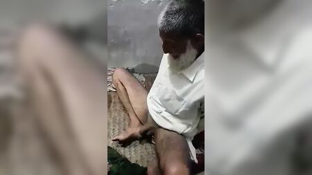 パキスタンのパシュトゥーン人、銀色のひげを生やしたおじいちゃんたちの乱交